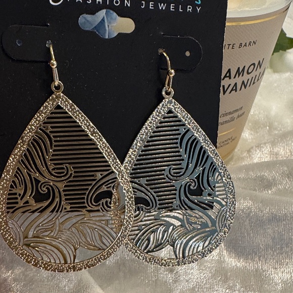 Tanya Creations Gold and Black Teardrop Earrings - Picture 2 of 2